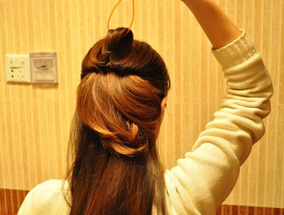 绝配春日长裙 2款盘发DIY(组图)